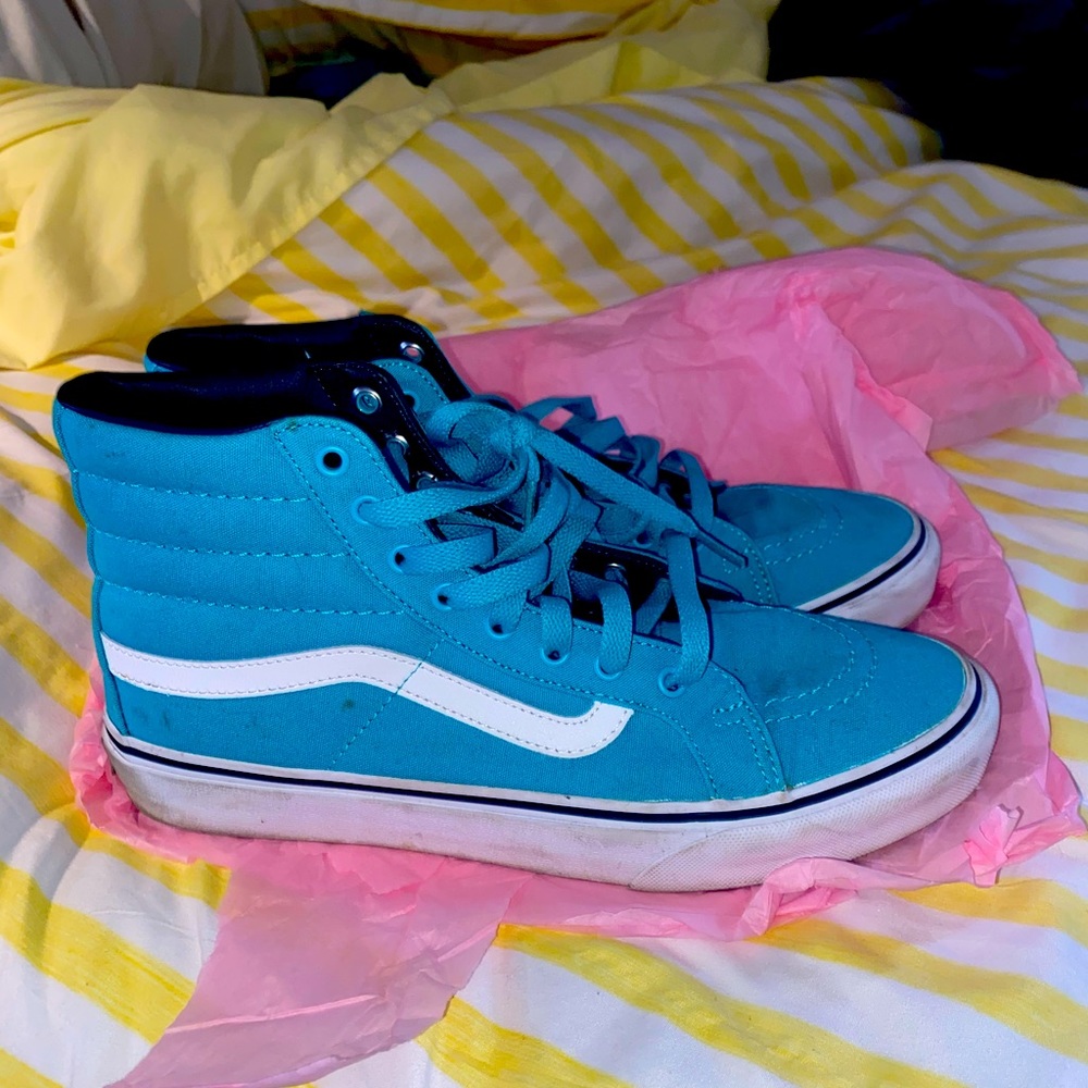 Mens size 91/2. Minor spots. Reposh too big for me
